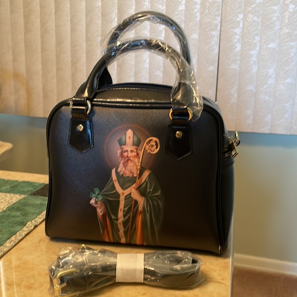 St Patrick purse 8” lengthy, 9 1/2 inches width, 3 inches depth - Picture 5 of 14